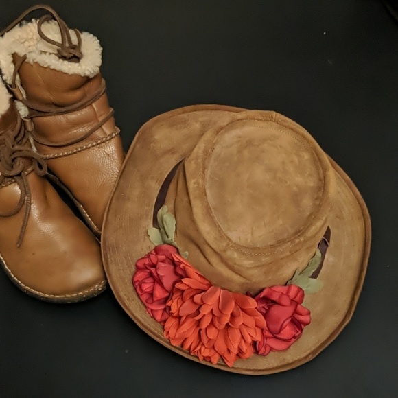 Lulus Accessories - NWT LULU SUEDE LEATHER OUTBACK HAT